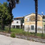 ABBIAMO DUE IMMOBILI A FARE RUGGINE CHI LI VUOLE? 